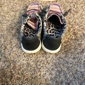 Justin casual shoes with fun pattern design  size 9.